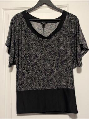 2/$20 BB ORIGINAL Women’s Paisley Blouse – Size Medium